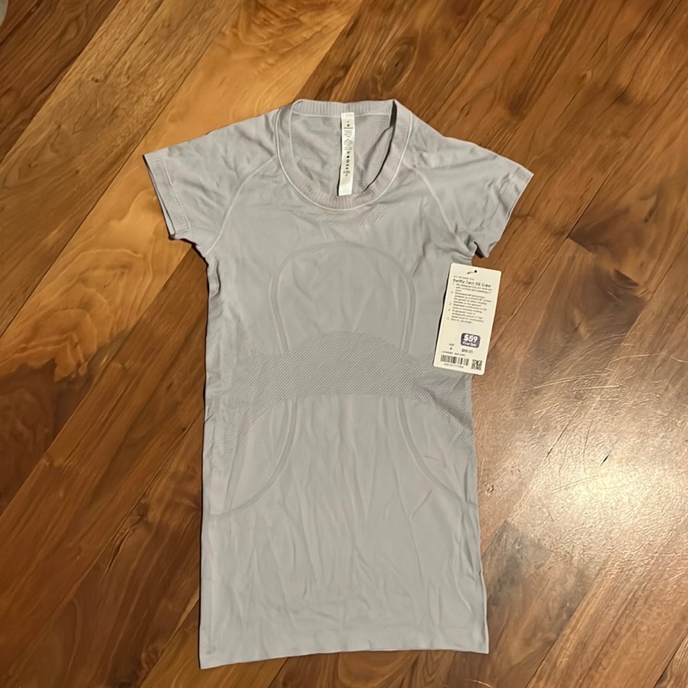 Lululemon Swiftly Tech SS Crew T- shirt - brand new